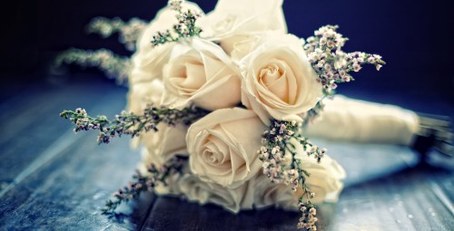 Wedding flower bouquet. Creative Commons: https://flic.kr/p/6gVh53